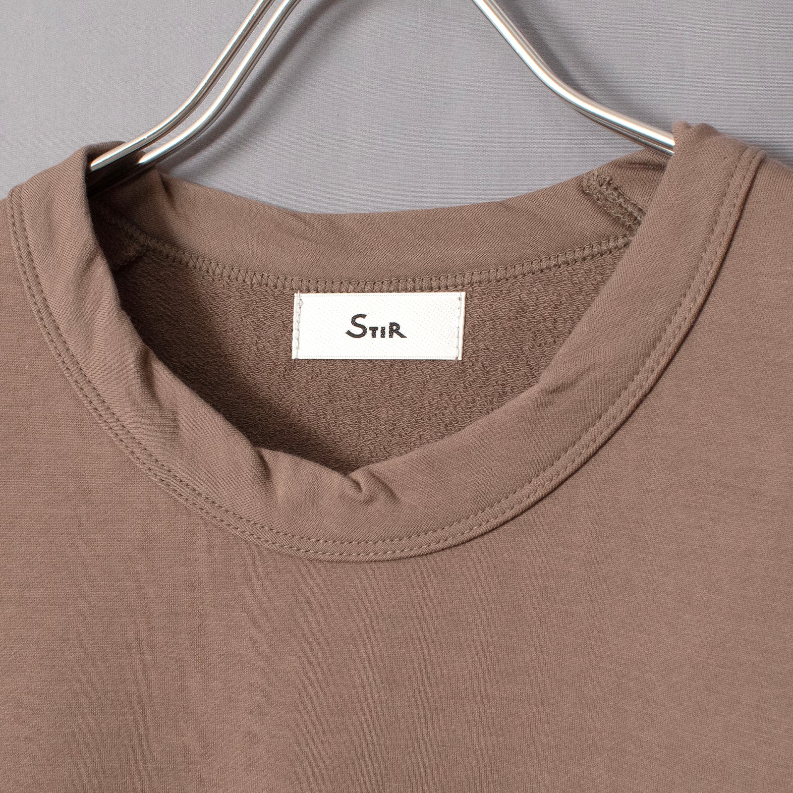 ニューアーバンドレススウェットシャツ / New Urban Dress Sweatshirt #BROWN